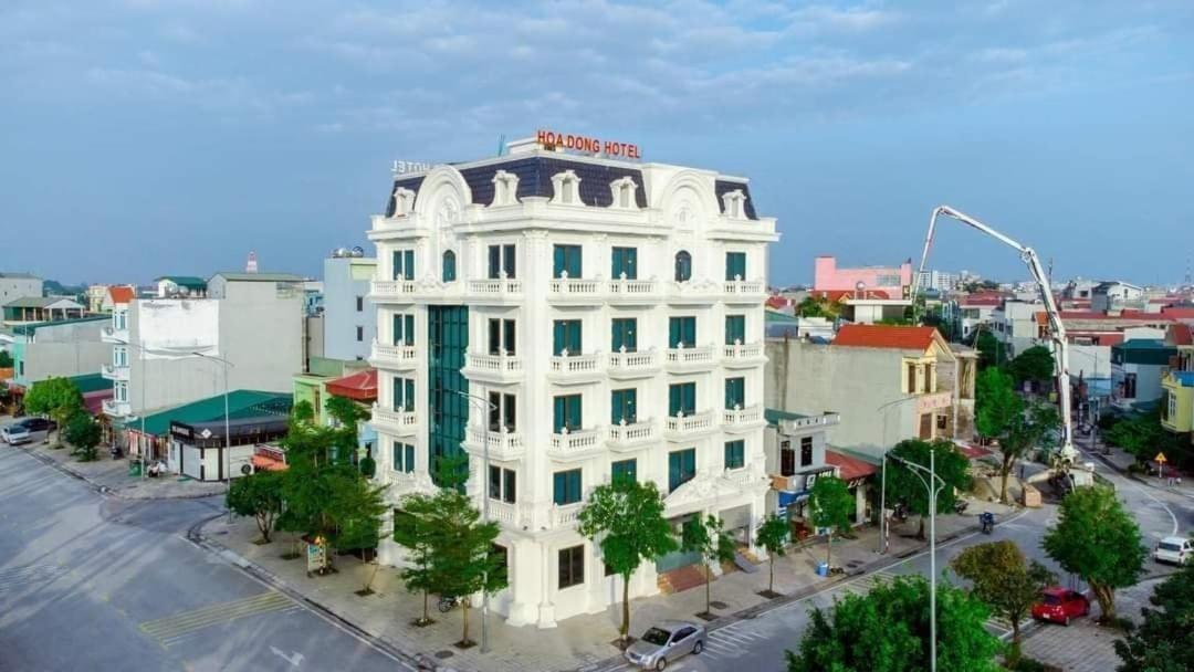 Отель Khach San Hoa Dong Phu Ly Экстерьер фото